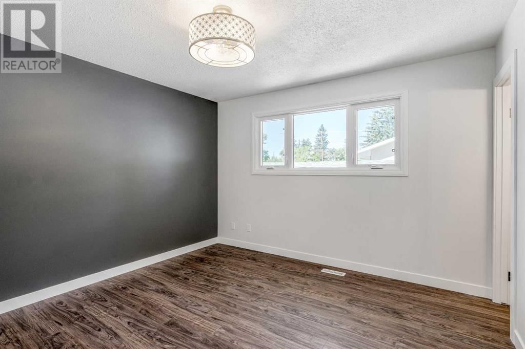 891 DUNDAS STREET Image 21