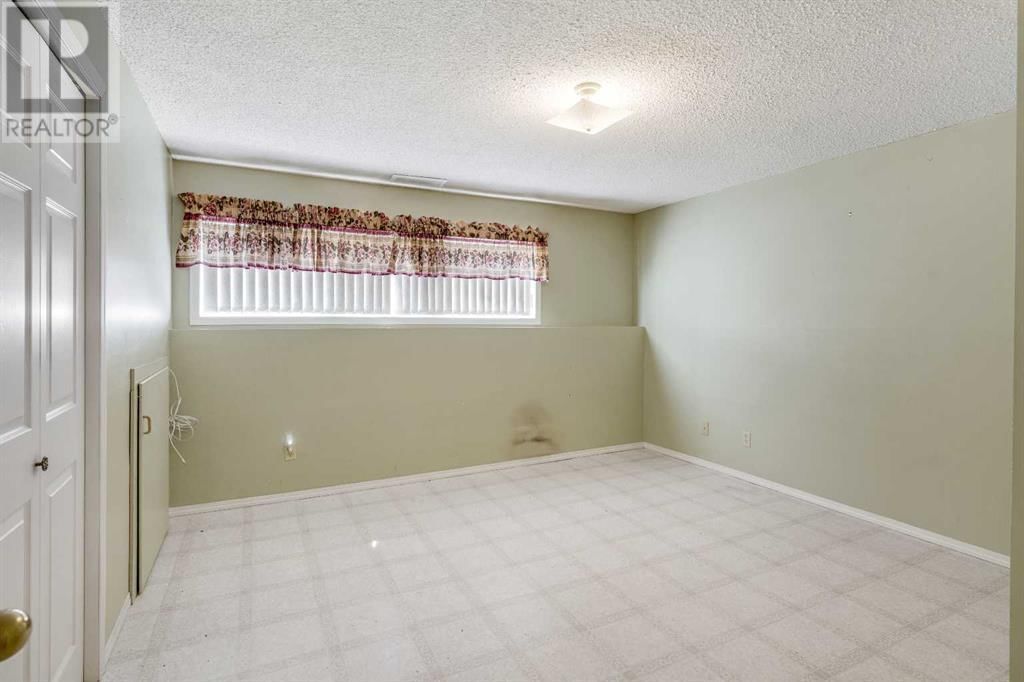 891 DUNDAS STREET Image 30