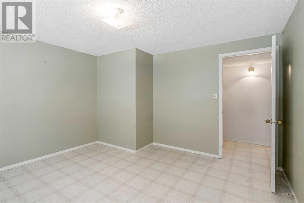 891 DUNDAS STREET Image 31