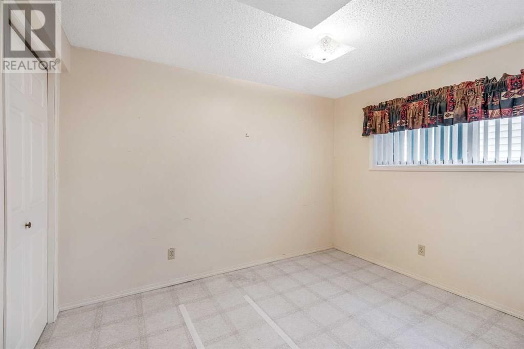 891 DUNDAS STREET Image 35