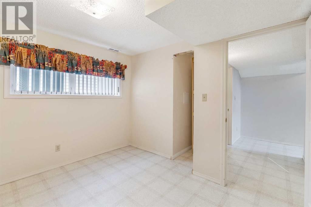 891 DUNDAS STREET Image 37