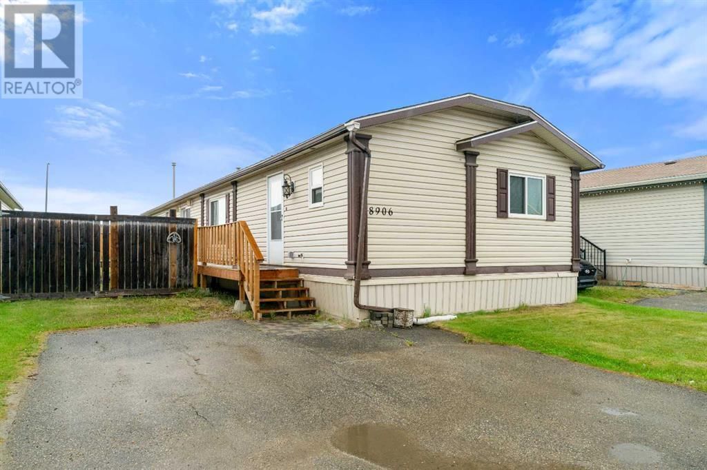 8906 91 STREET Image 1