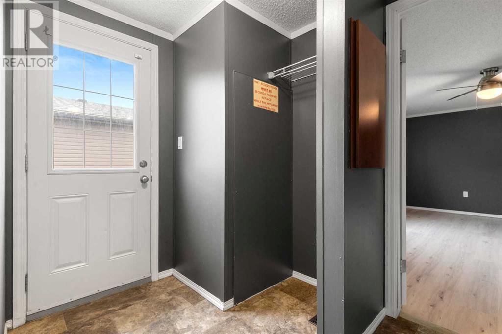 8906 91 STREET Image 11