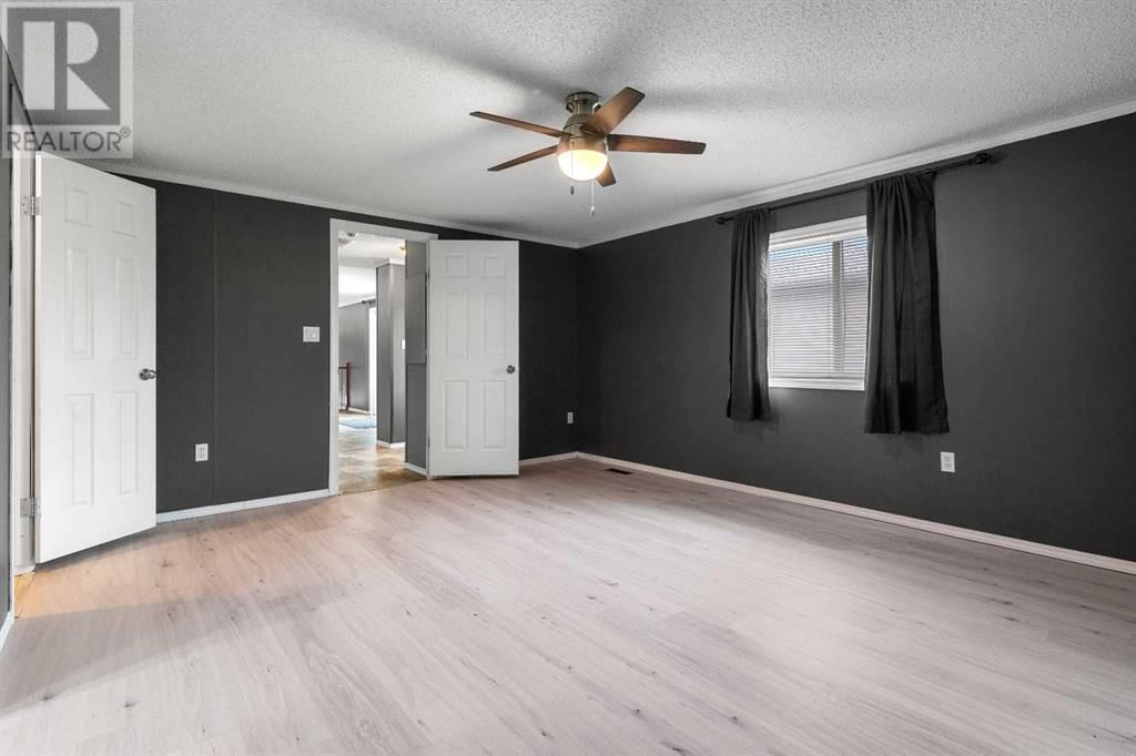 8906 91 STREET Image 13