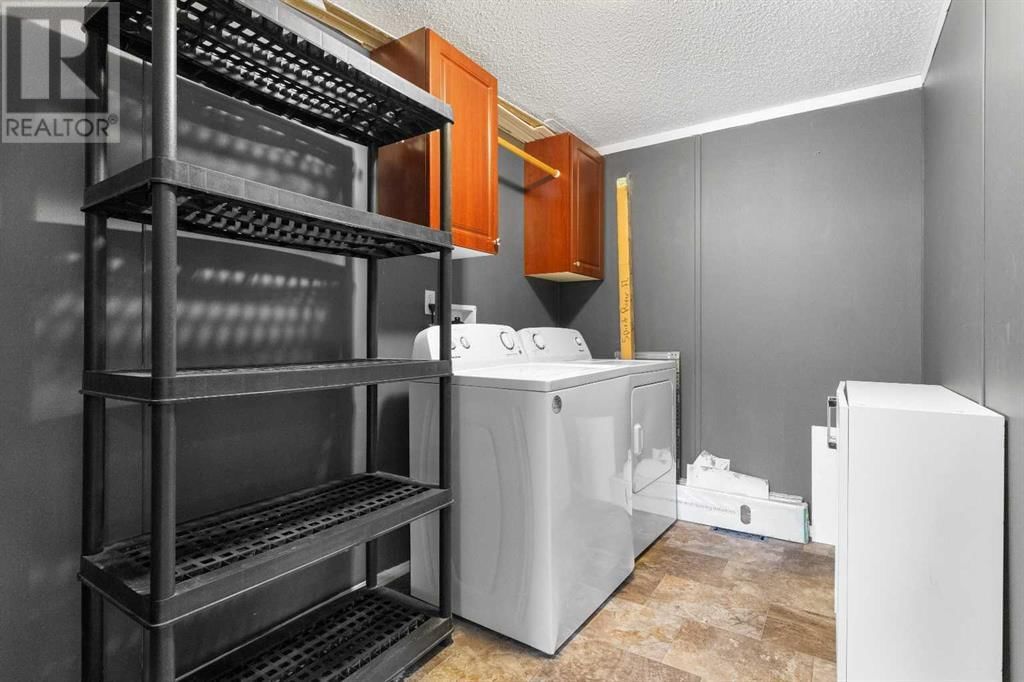 8906 91 STREET Image 16