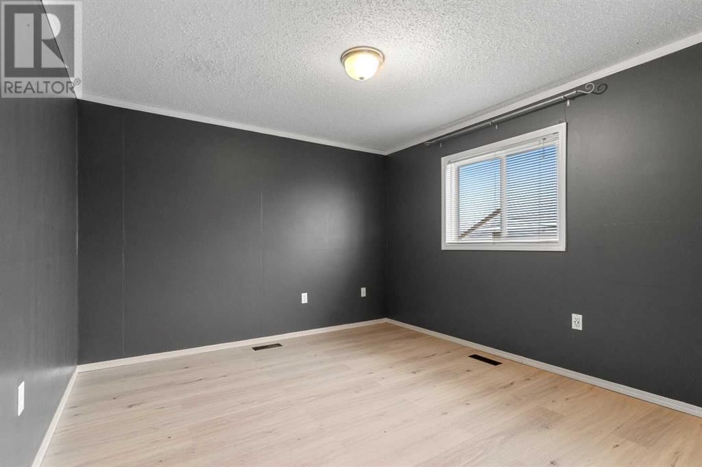 8906 91 STREET Image 18