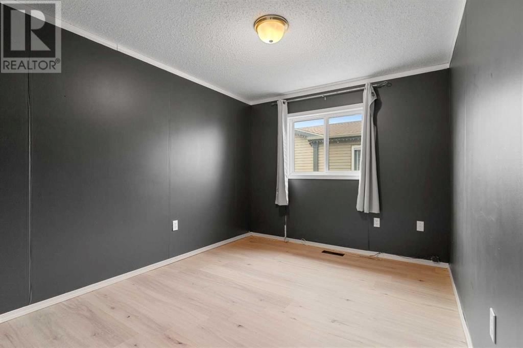 8906 91 STREET Image 19