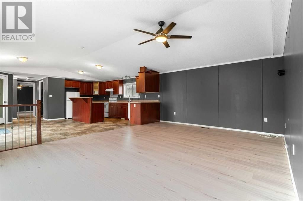 8906 91 STREET Image 3