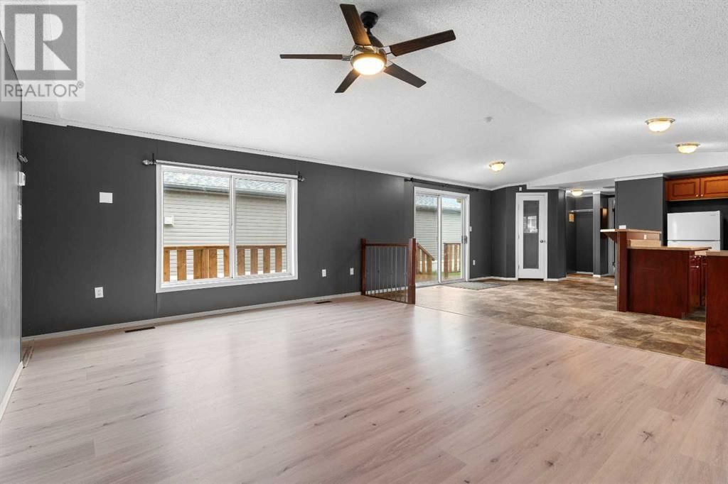 8906 91 STREET Image 4