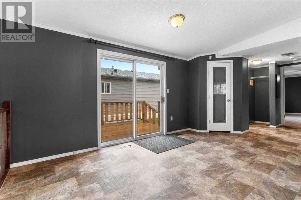 8906 91 STREET Image 6