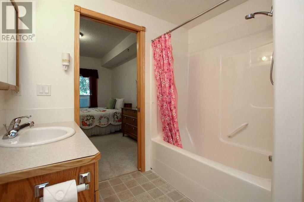 5300 48 STREET Image 26