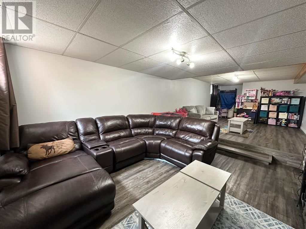 4544 STEWART CRESCENT Image 21