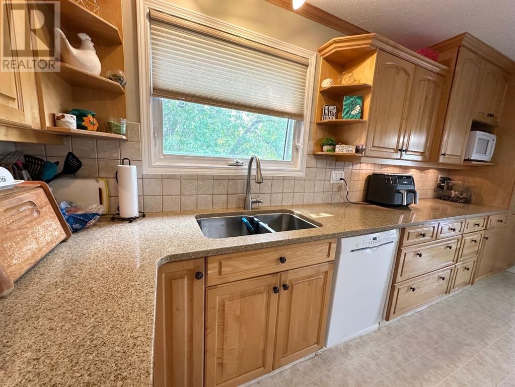 4544 STEWART CRESCENT Image 8