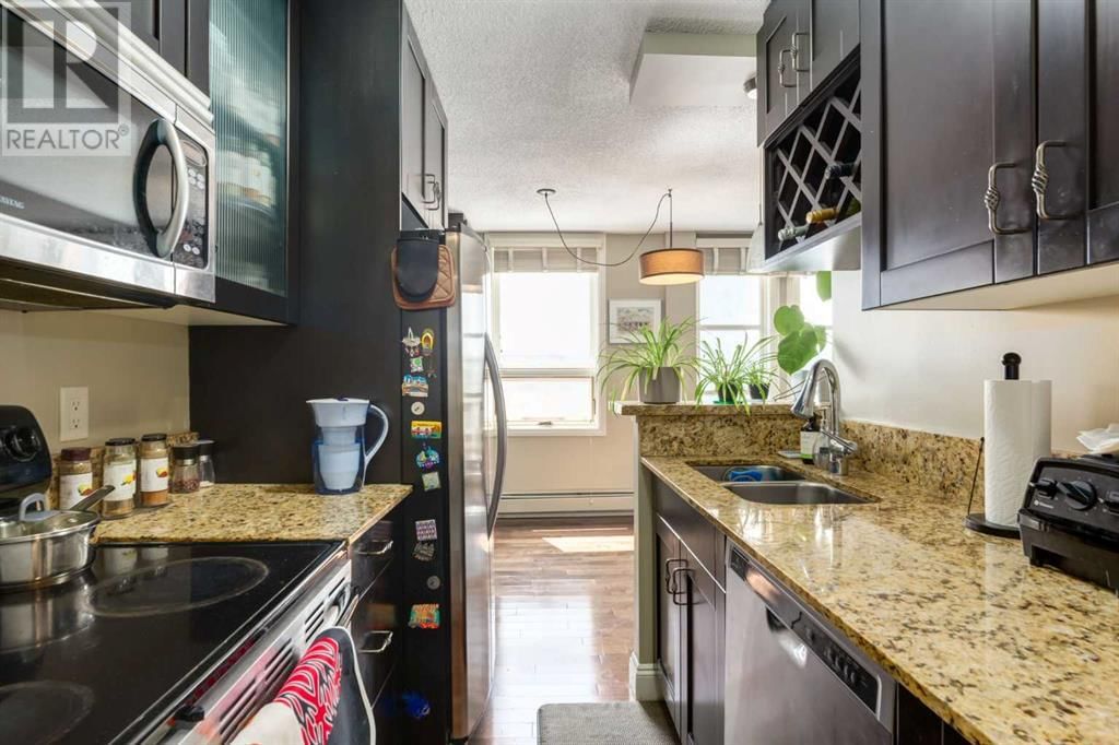 733 14 AVENUE SOUTHWEST Image 1