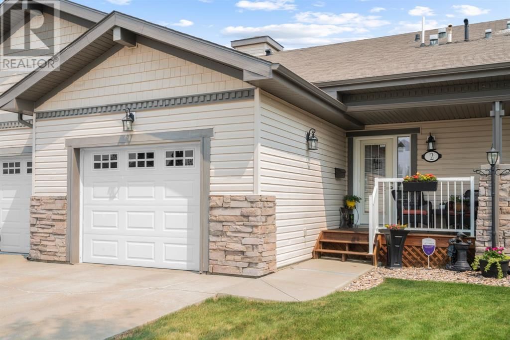 5021 34 AVENUE Image 1