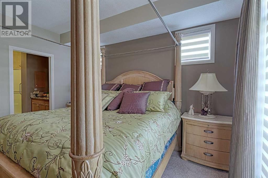 223 SUNSET SQUARE Image 12