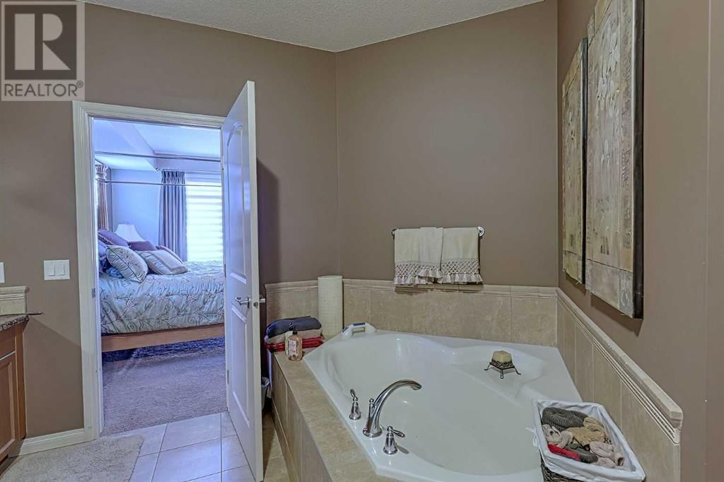 223 SUNSET SQUARE Image 13