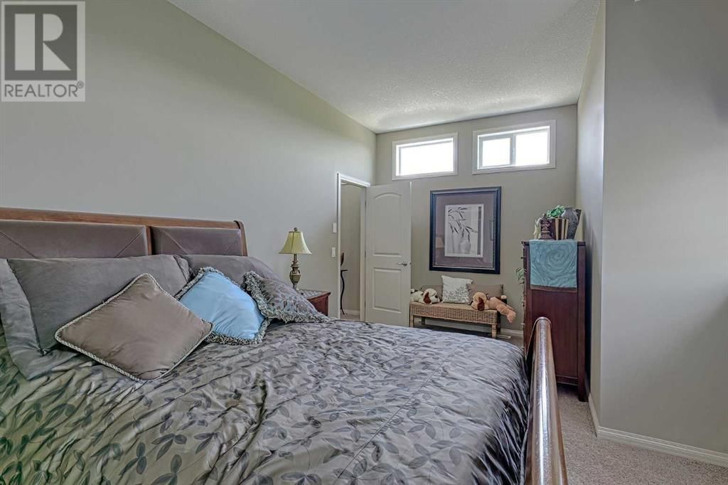 223 SUNSET SQUARE Image 24