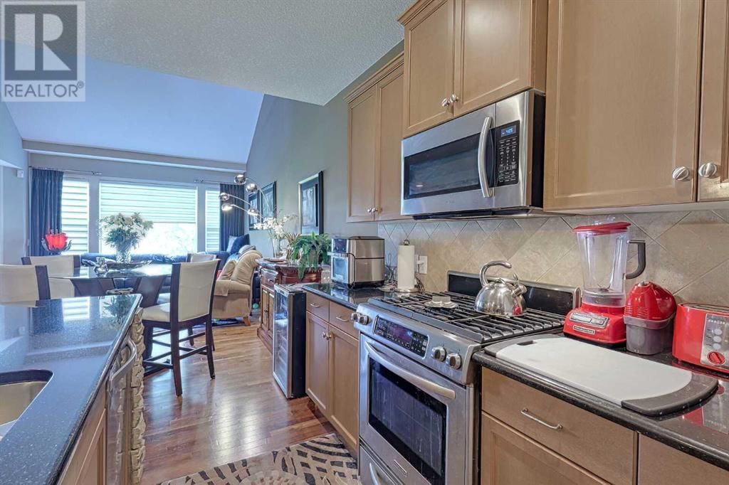 223 SUNSET SQUARE Image 7