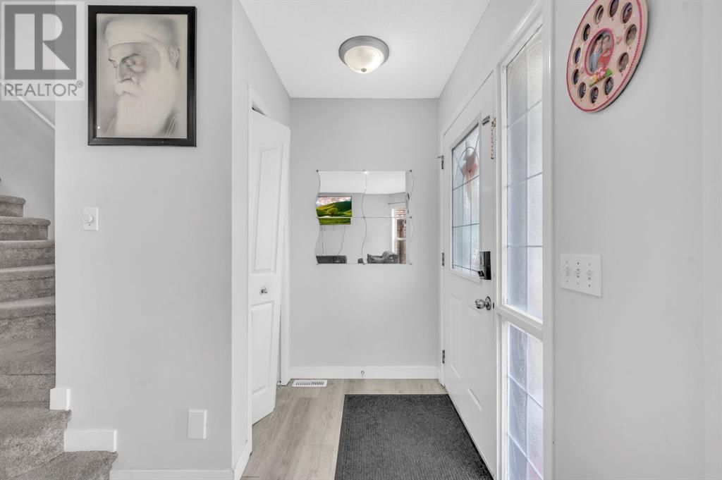 14 TARINGTON PLACE NORTHEAST Image 4