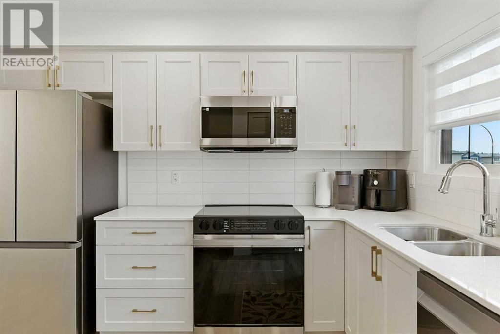 1223 MCLEOD AVENUE Image 10