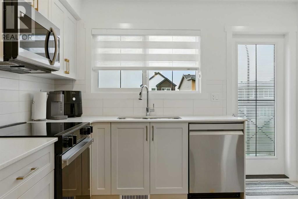 1223 MCLEOD AVENUE Image 11