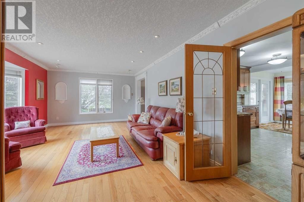 304 WASCANA ROAD SOUTHEAST Image 4