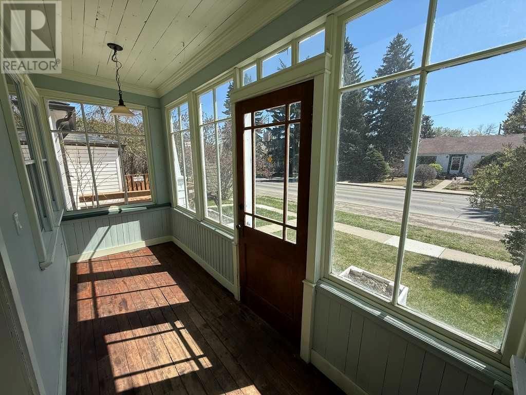 722 20 AVENUE NORTHWEST Image 3