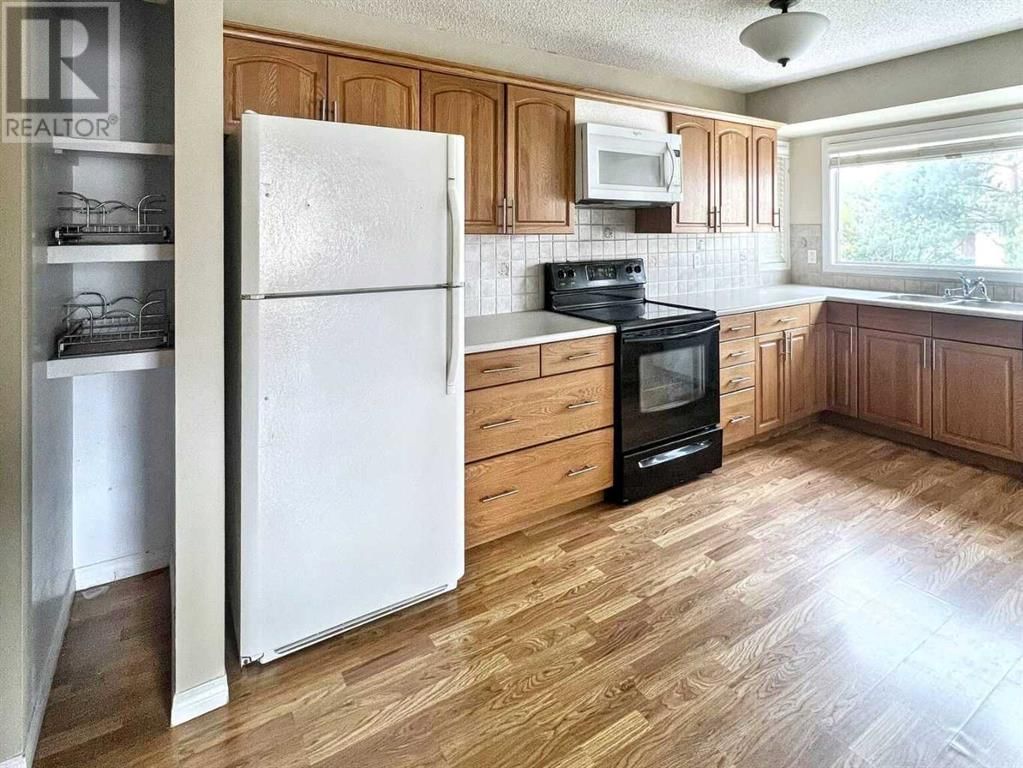 165 ROGERS CRESCENT Image 12