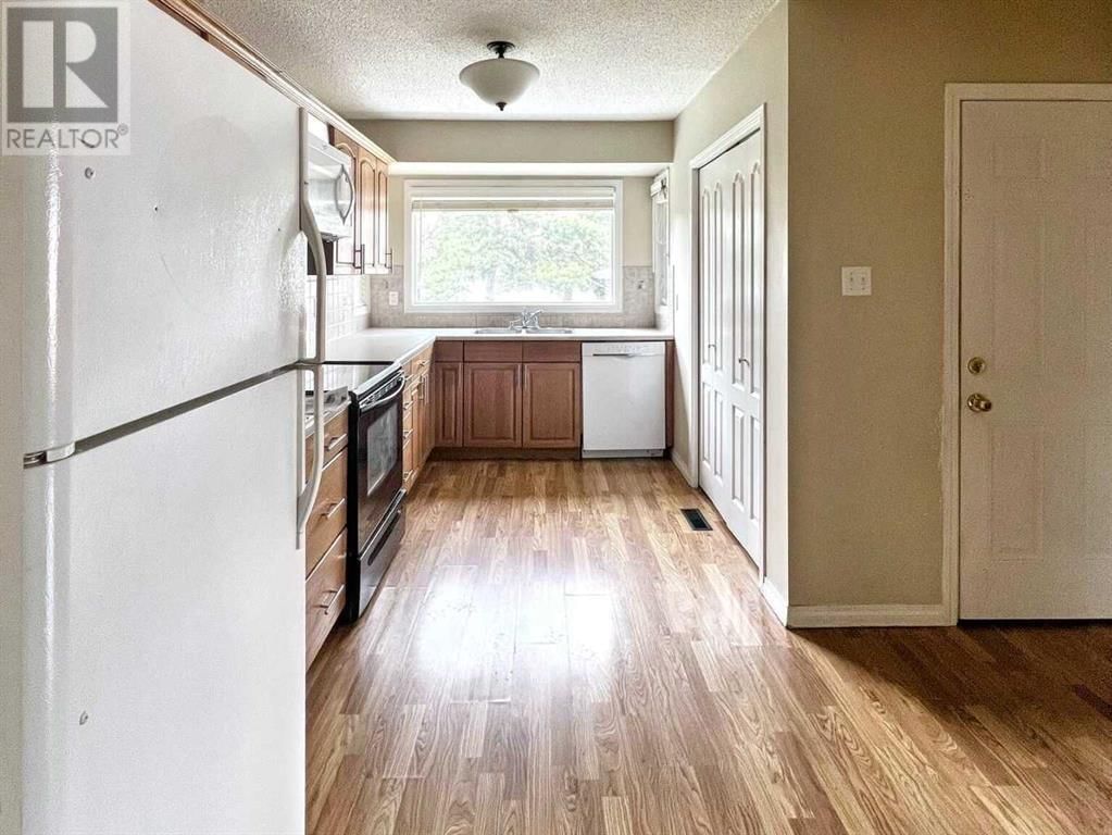 165 ROGERS CRESCENT Image 13