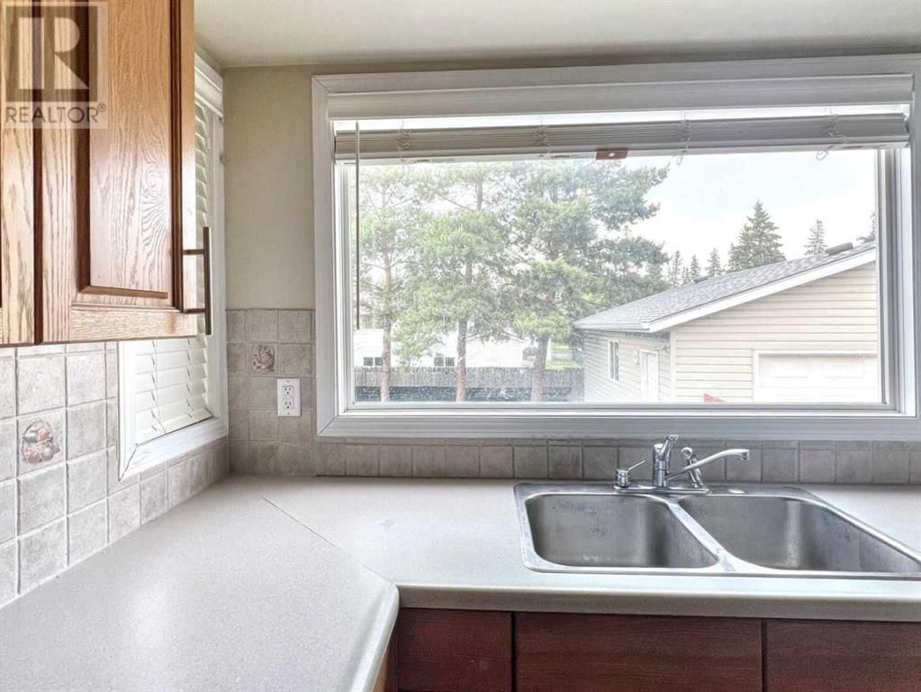 165 ROGERS CRESCENT Image 14