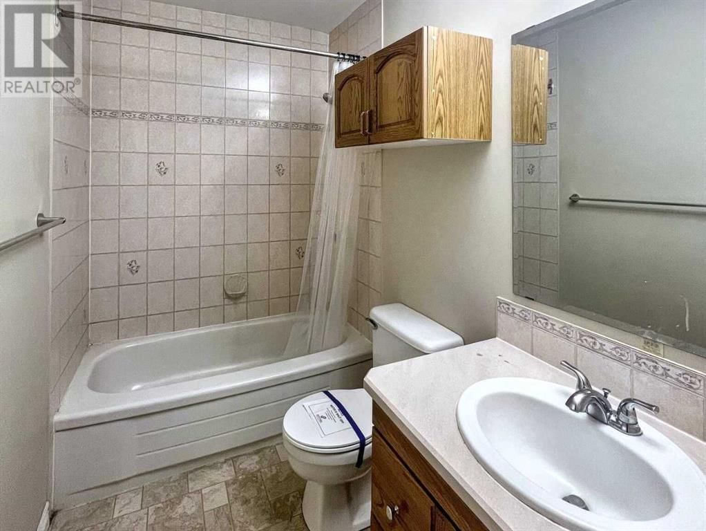 165 ROGERS CRESCENT Image 18