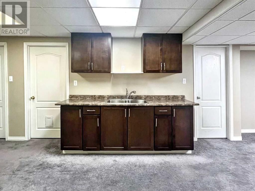 165 ROGERS CRESCENT Image 25