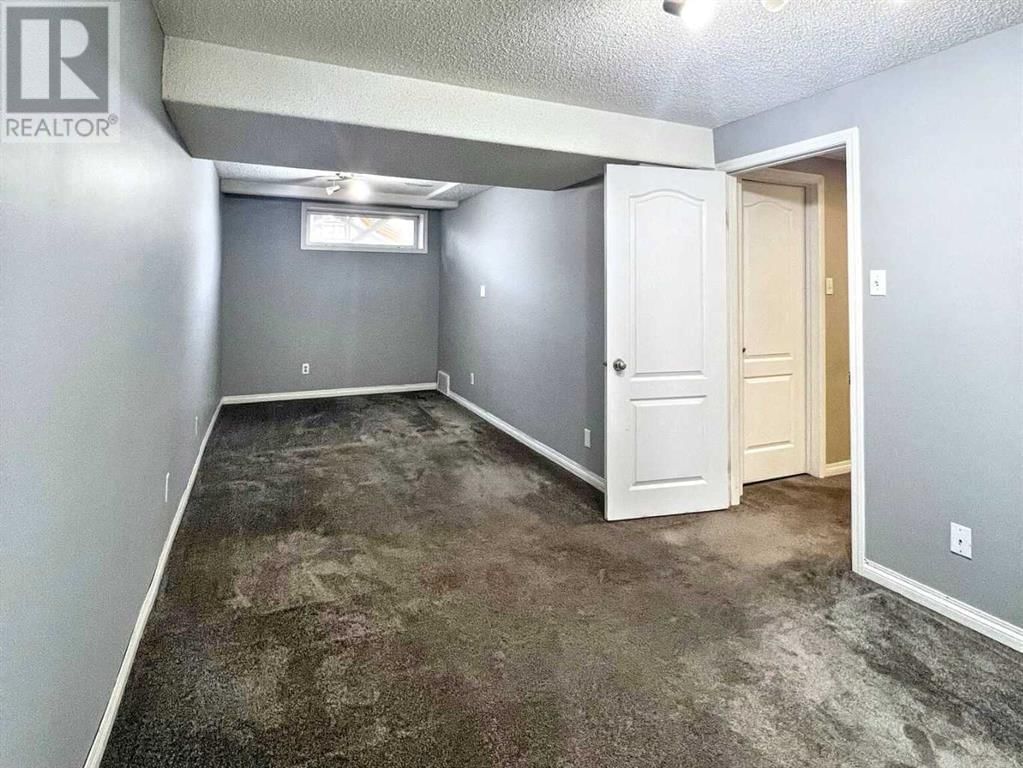165 ROGERS CRESCENT Image 28