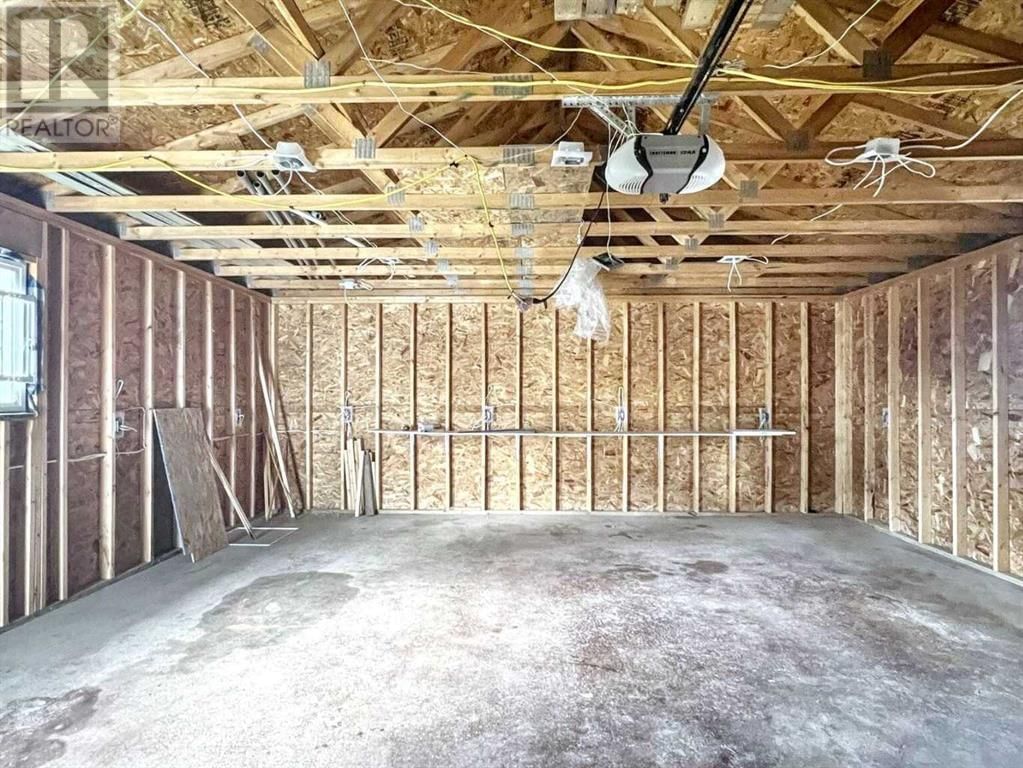 165 ROGERS CRESCENT Image 31