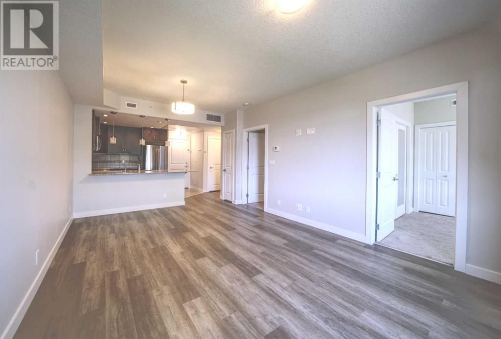 24 VARSITY ESTATES CIRCLE NORTHWEST Image 2