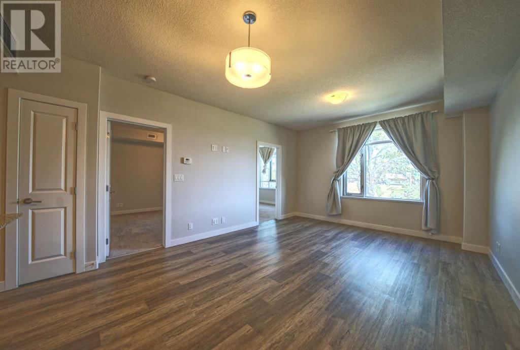 24 VARSITY ESTATES CIRCLE NORTHWEST Image 3
