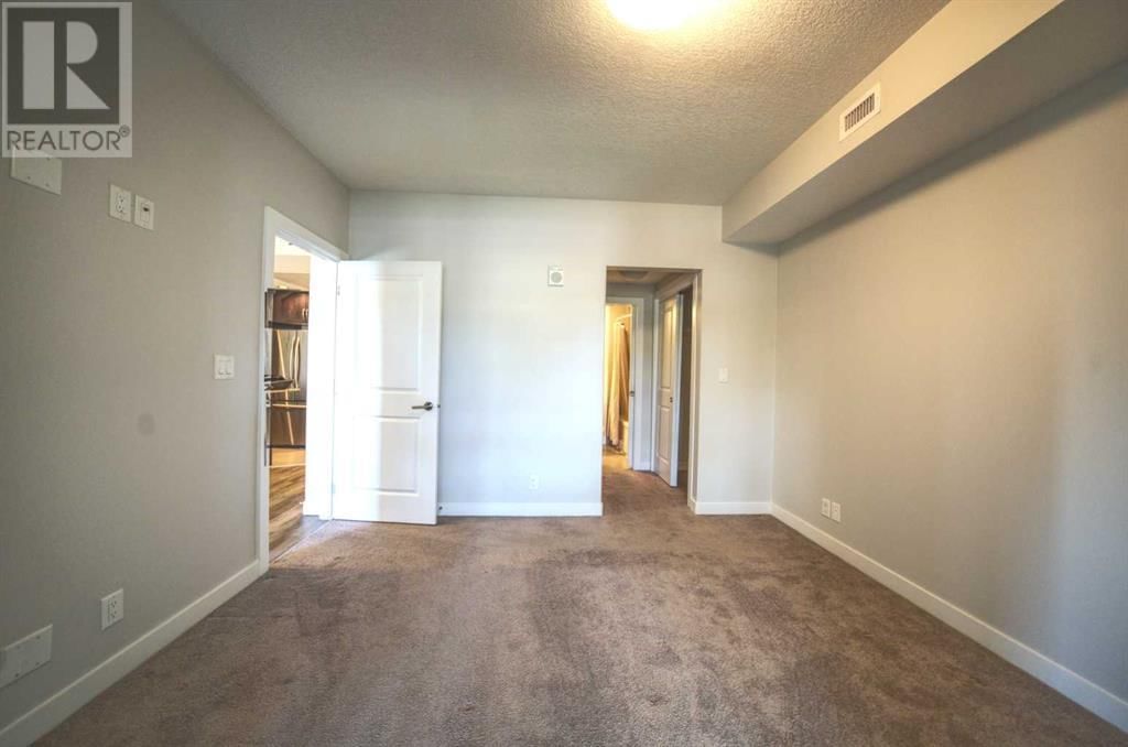 24 VARSITY ESTATES CIRCLE NORTHWEST Image 6