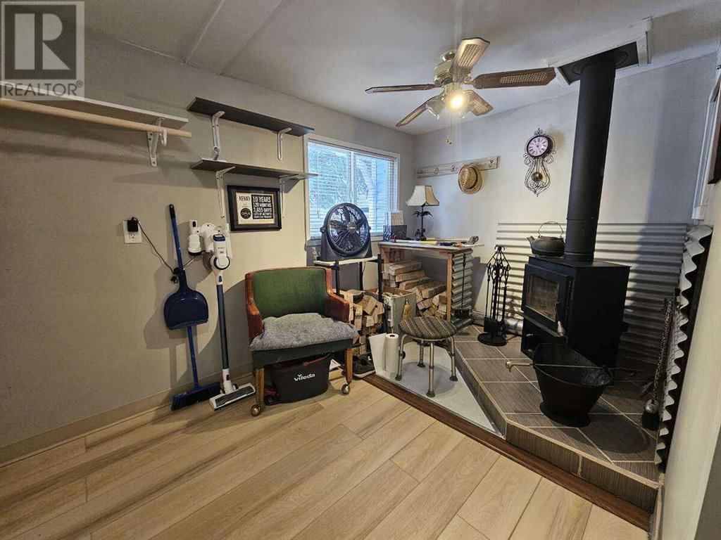 3223 83 STREET NORTHWEST Image 32