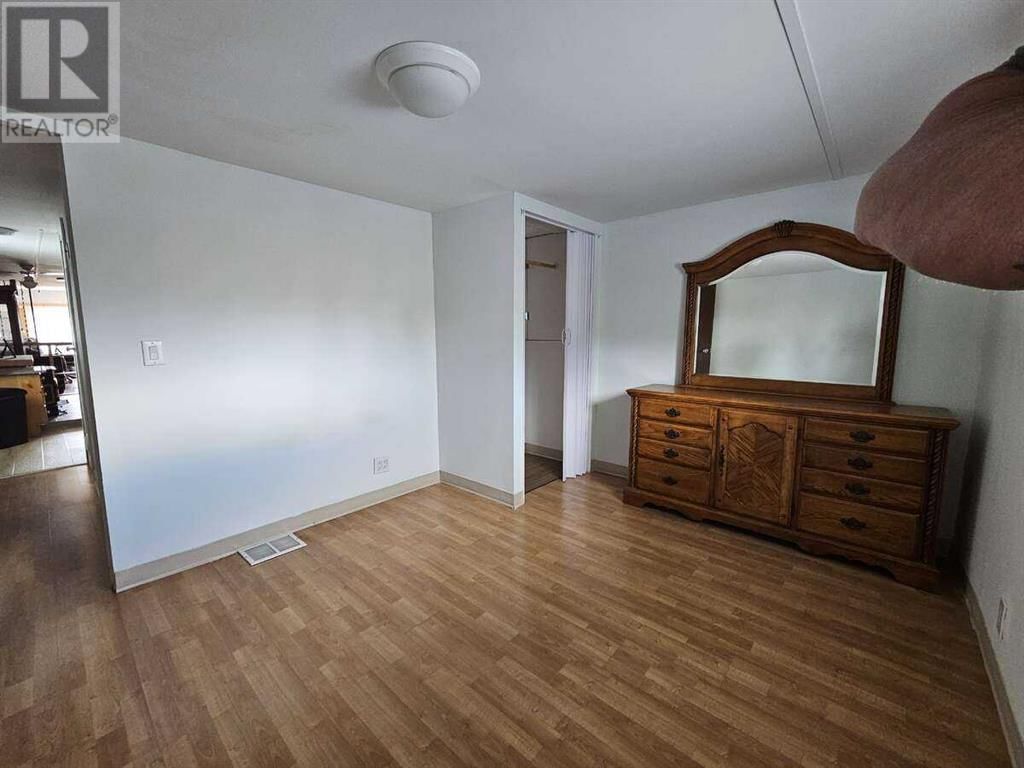 3223 83 STREET NORTHWEST Image 33