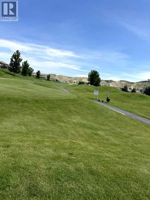 260 Canyon Boulevard West, Lethbridge, Alberta T1K 6V1