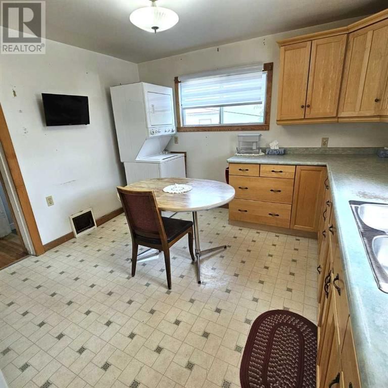 4827 5 AVENUE Image 10