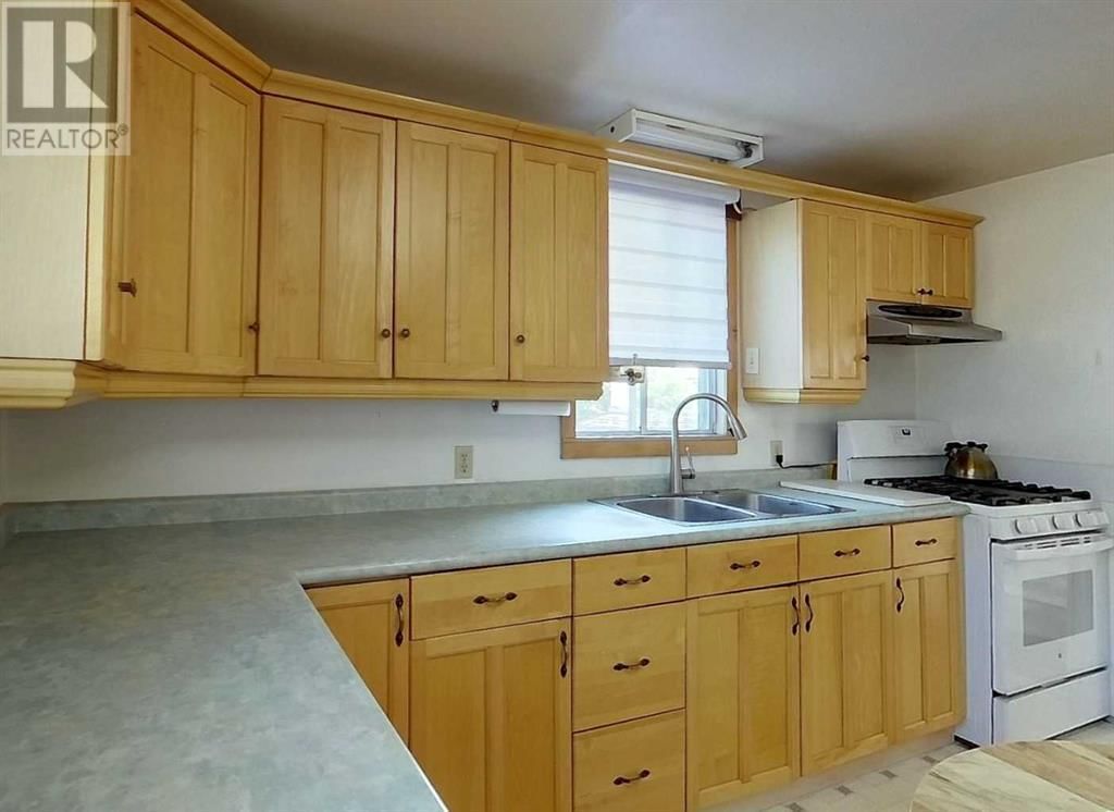 4827 5 AVENUE Image 11
