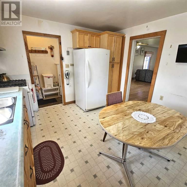 4827 5 AVENUE Image 12