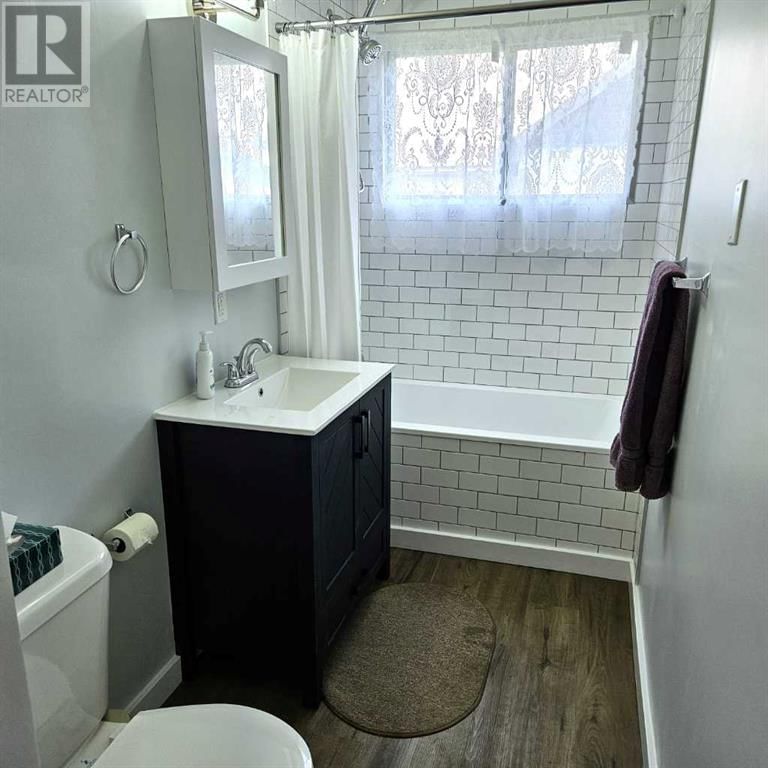4827 5 AVENUE Image 13