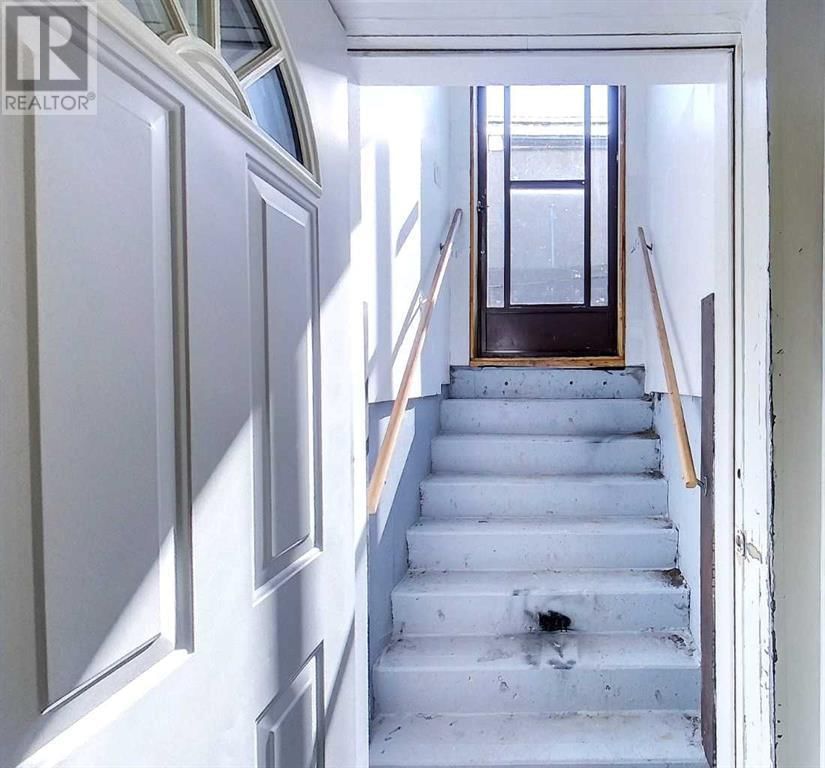 4827 5 AVENUE Image 34
