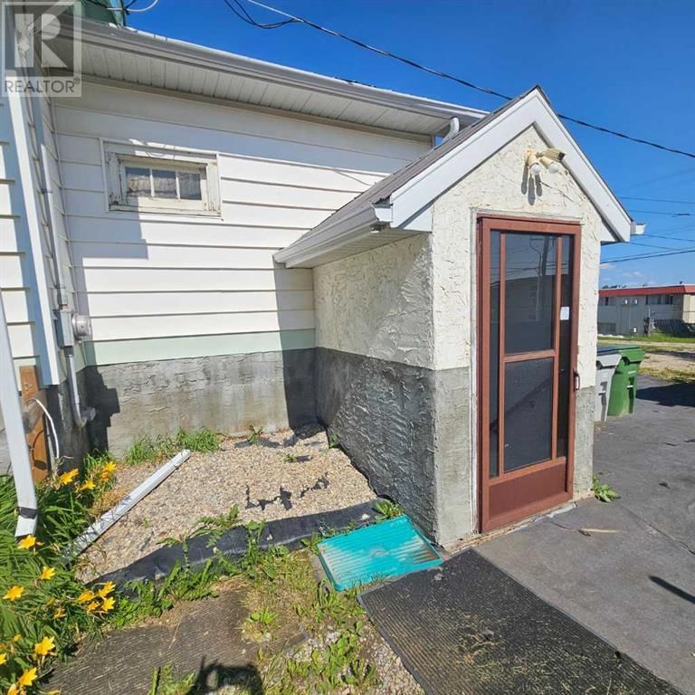 4827 5 AVENUE Image 35