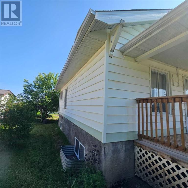 4827 5 AVENUE Image 36