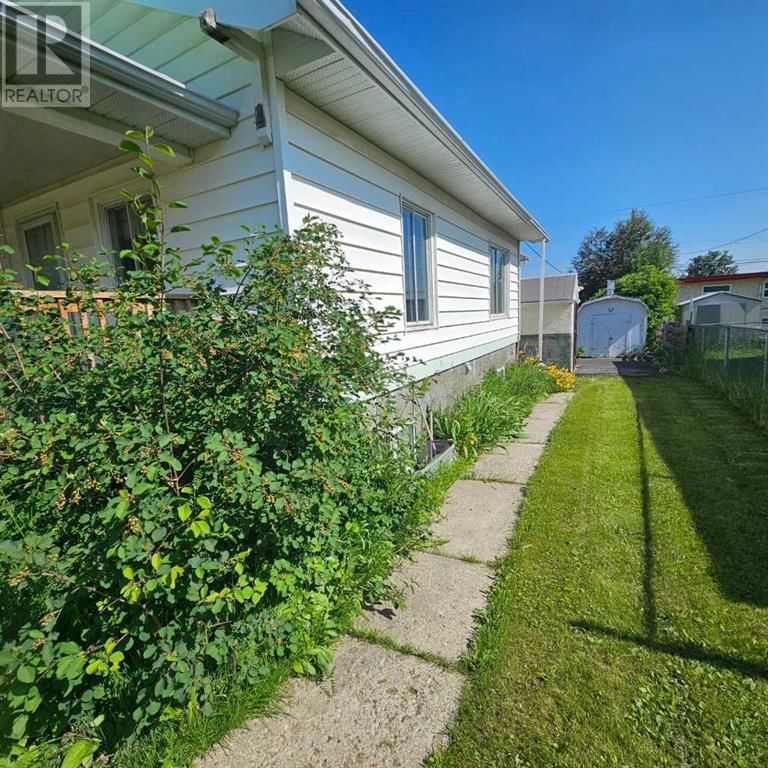4827 5 AVENUE Image 37