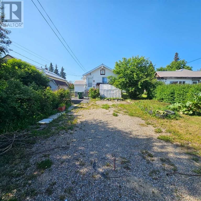 4827 5 AVENUE Image 40